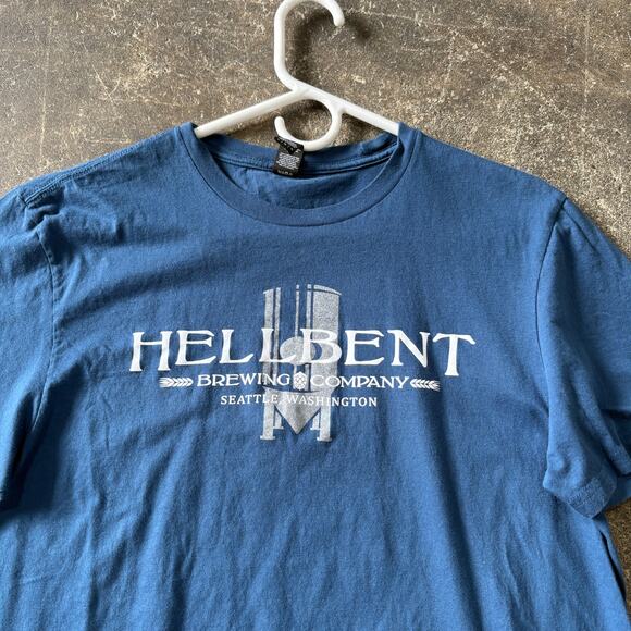 Hellbent Brewing T Shirt Mens M Blue Beer Crew Neck Short Sleeve Brewery - Picture 2 of 8